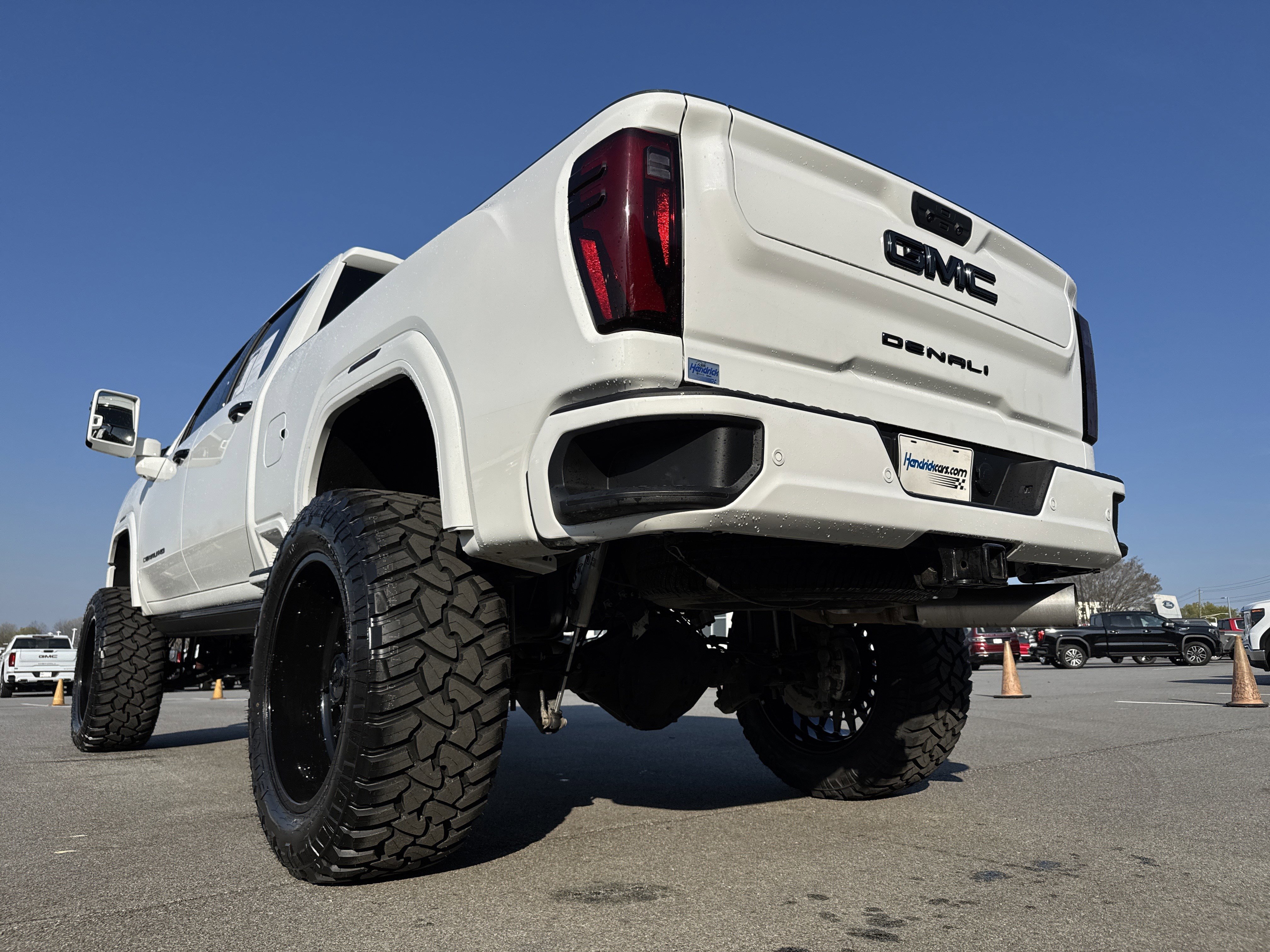 Used 2025 GMC Sierra 2500 Denali Ultimate image 8