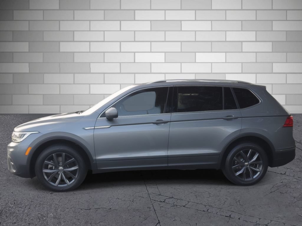 Used 2023 Volkswagen Tiguan SE FWD image 2