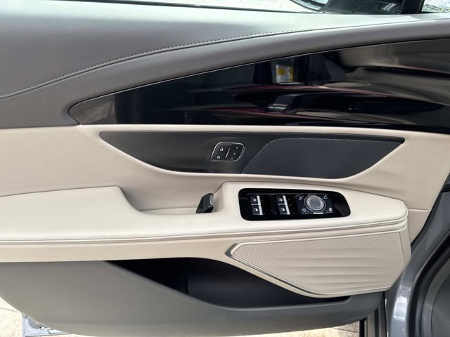 Certified 2024 Lincoln Nautilus Reserve image 11