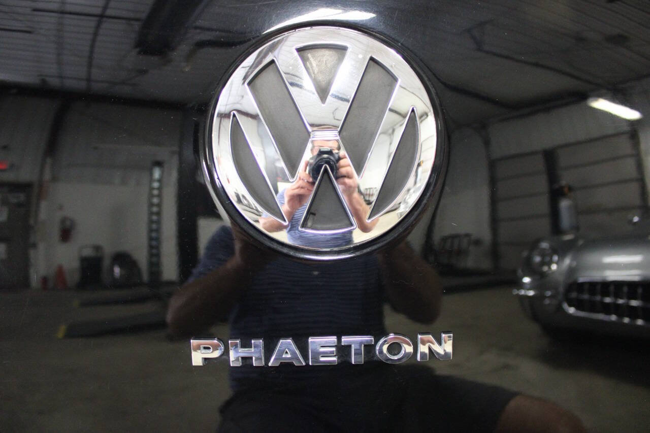 Used 2004 Volkswagen Phaeton V8 AWD/4WD image 13