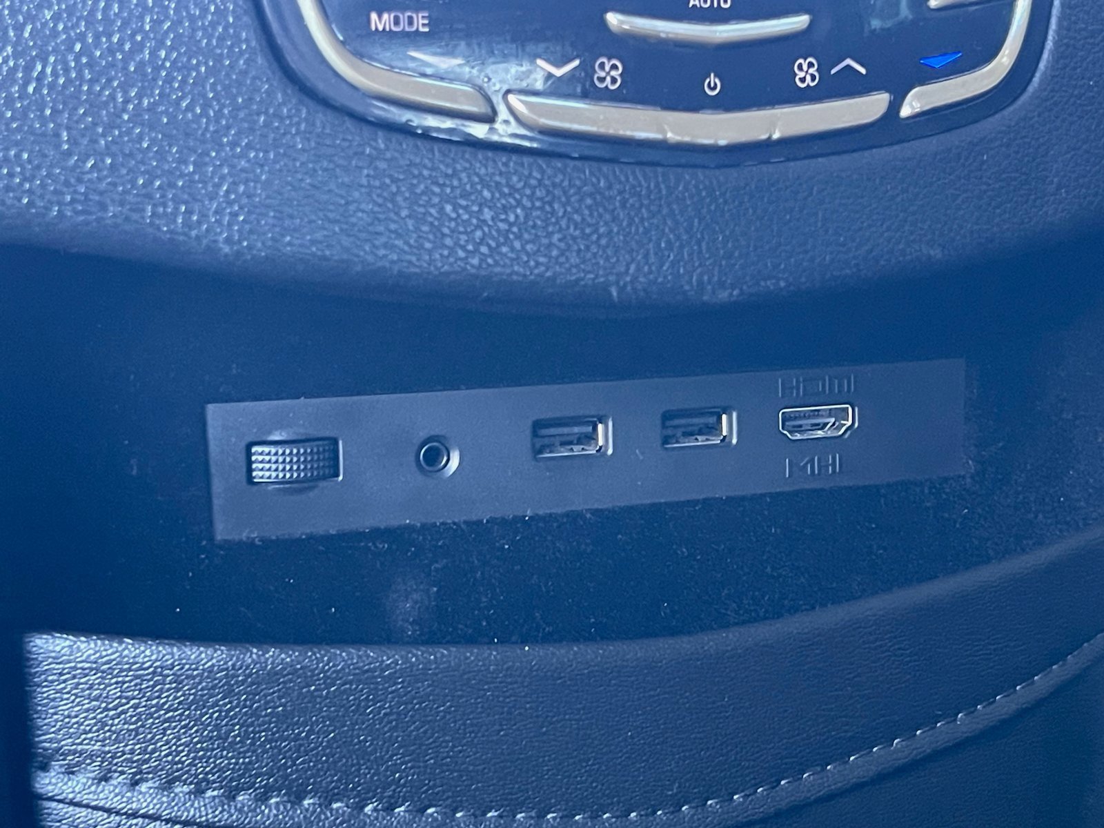 Used 2017 Cadillac Escalade Premium Luxury image 26