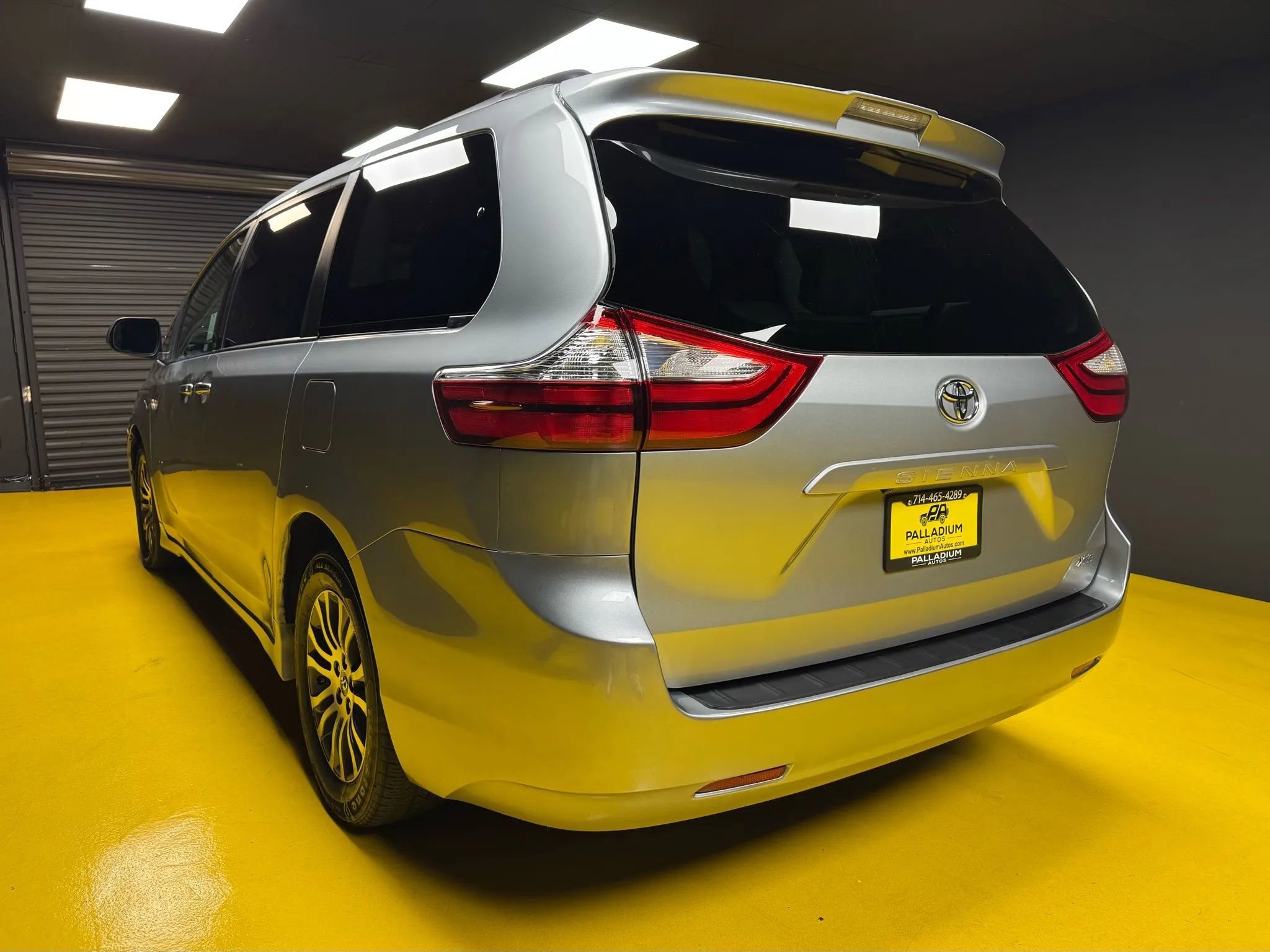 Used 2019 Toyota Sienna XLE FWD image 4