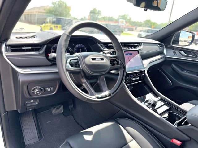 New 2025 Jeep Grand Cherokee Overland w/ Adv Protech Group III image 11