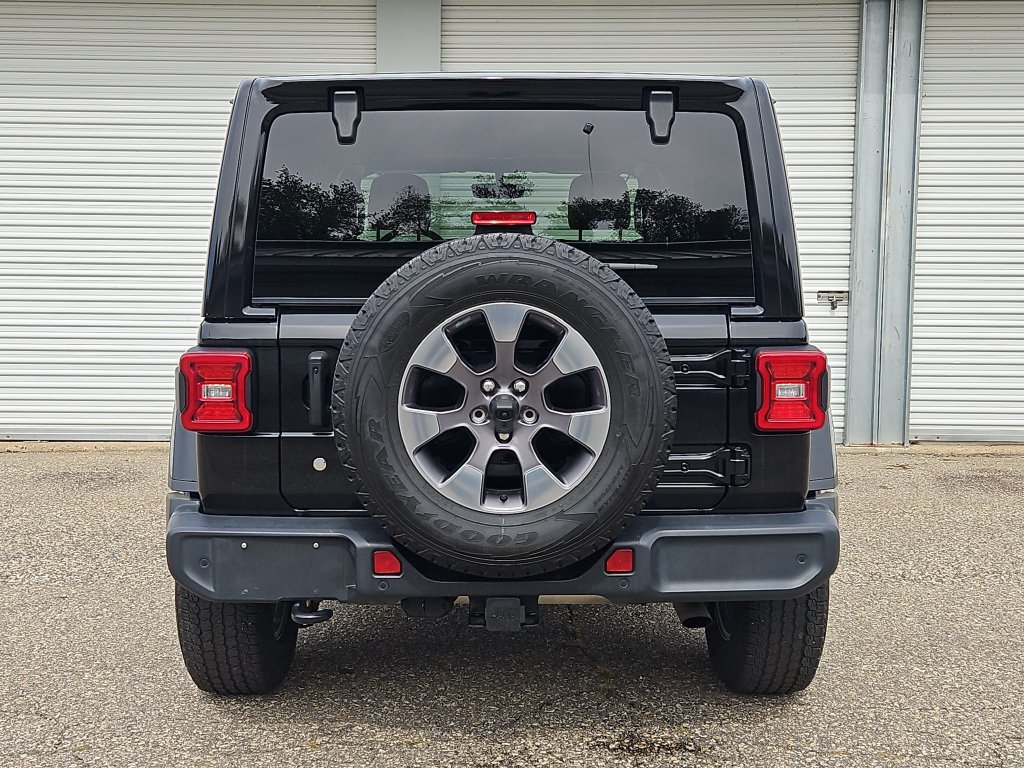 Used 2018 Jeep Wrangler Unlimited Sahara w/ Dual Top Group AWD/4WD image 6
