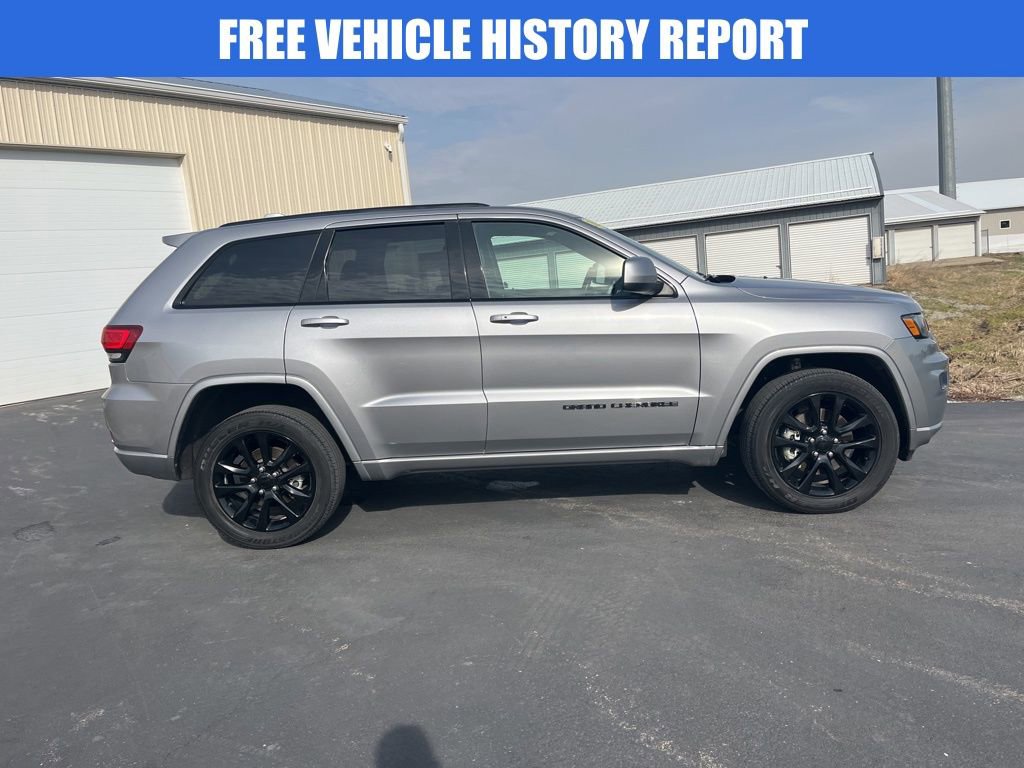 Used 2021 Jeep Grand Cherokee Laredo X AWD/4WD image 3