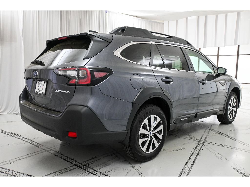 Used 2025 Subaru Outback Premium image 7