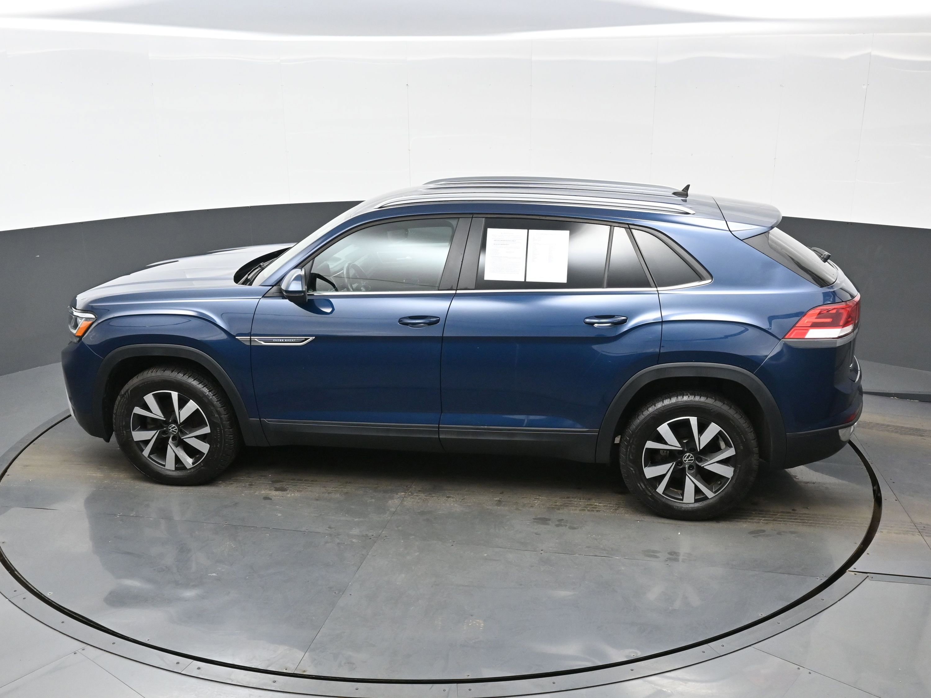 Used 2020 Volkswagen Atlas Cross Sport SE image 35