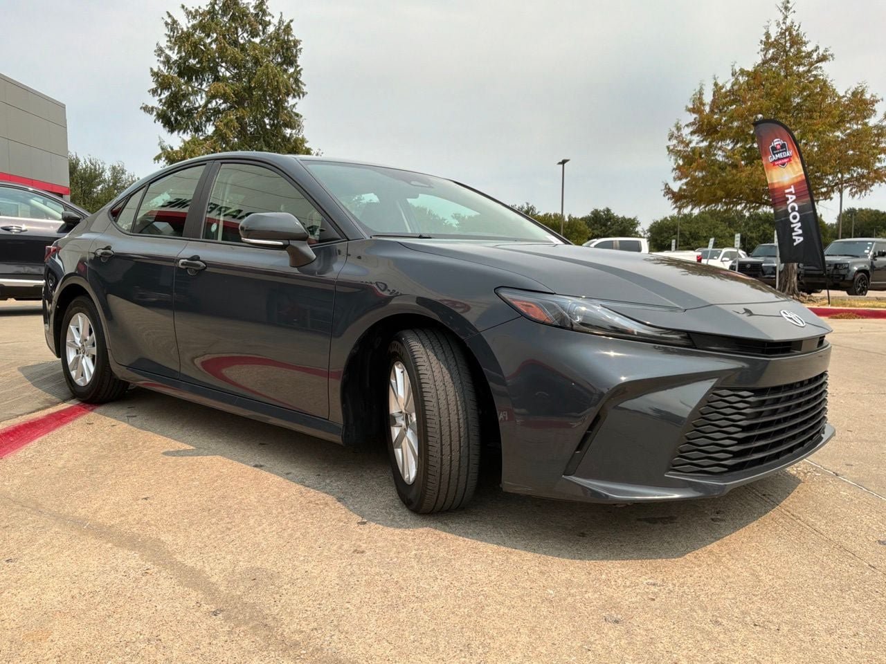 Used 2025 Toyota Camry LE FWD image 4