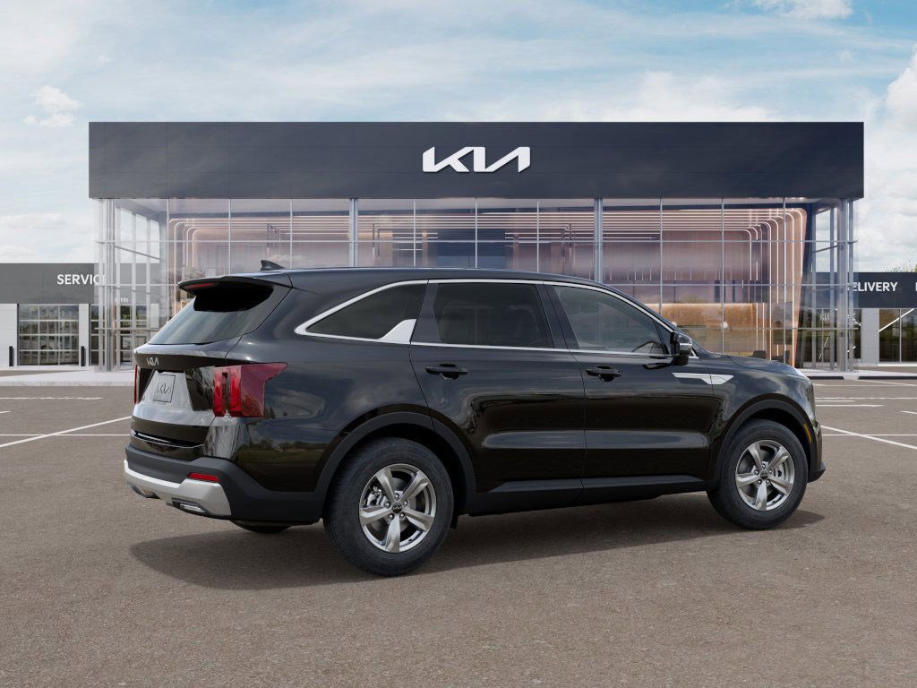 Used 2025 Kia Sorento LX image 7
