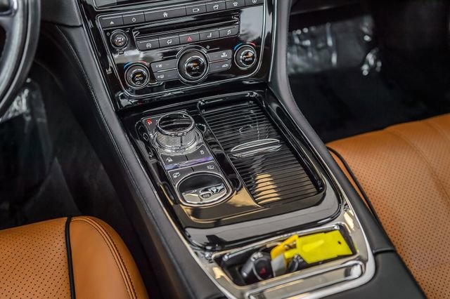 Used 2017 Jaguar XJ R-Sport image 32