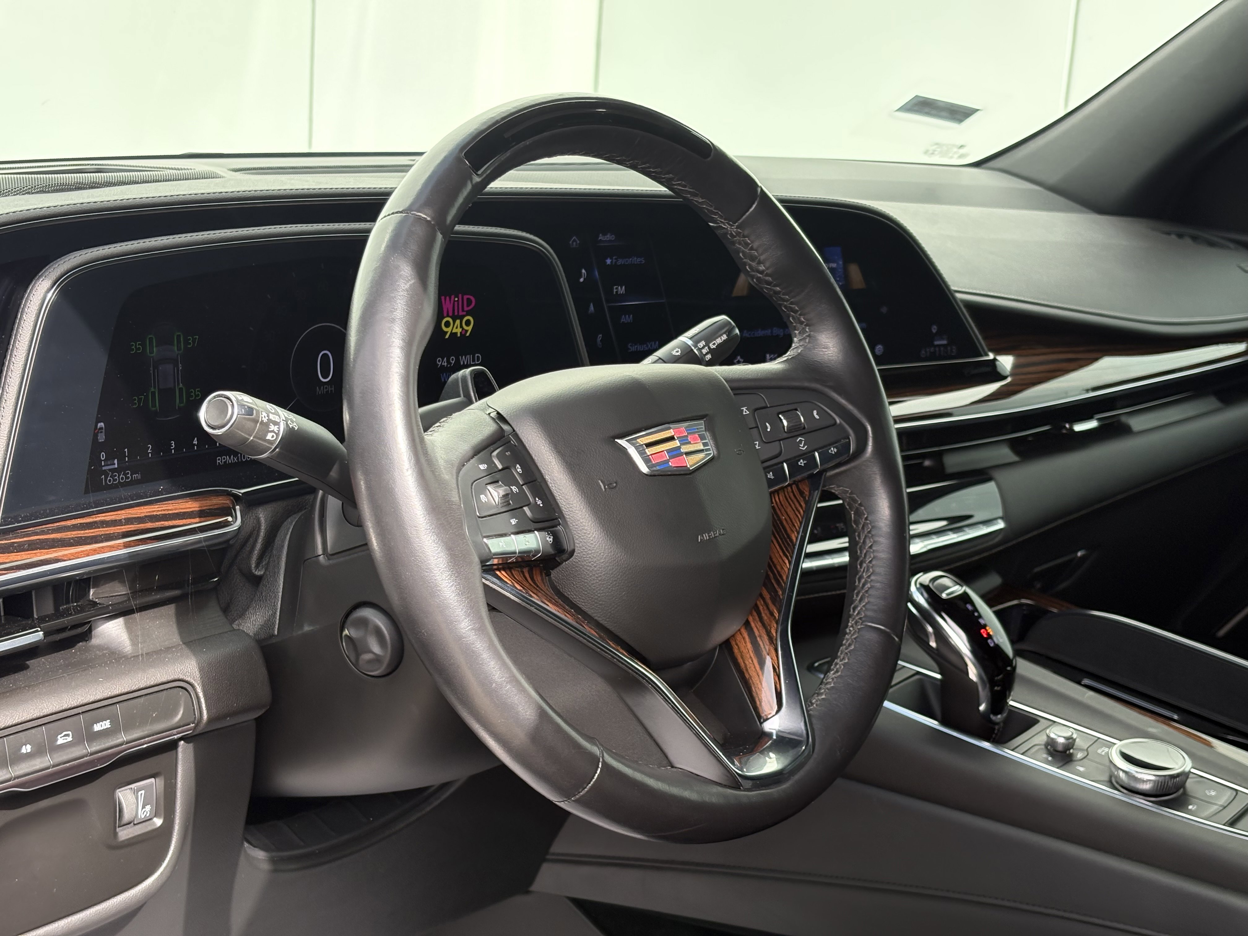 Certified 2022 Cadillac Escalade Premium Luxury image 18