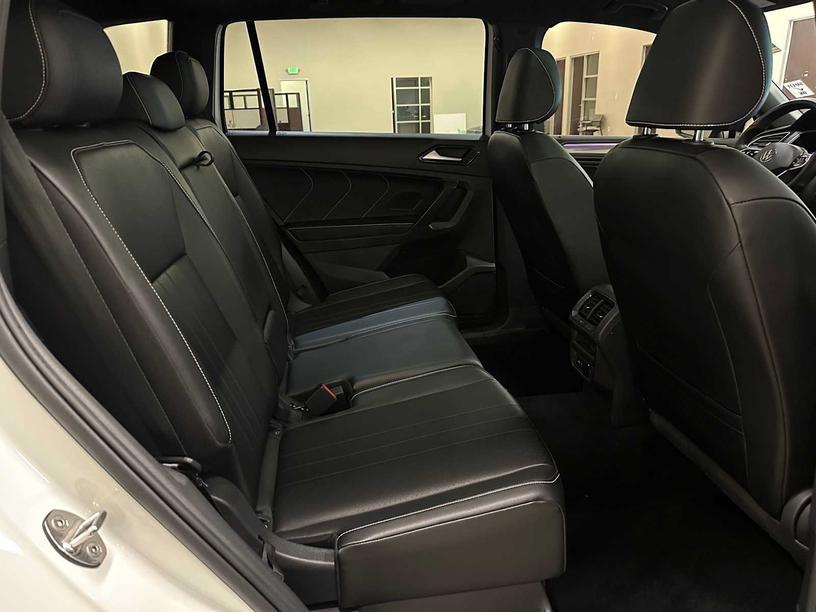 Used 2022 Volkswagen Tiguan SE R-Line AWD/4WD image 37
