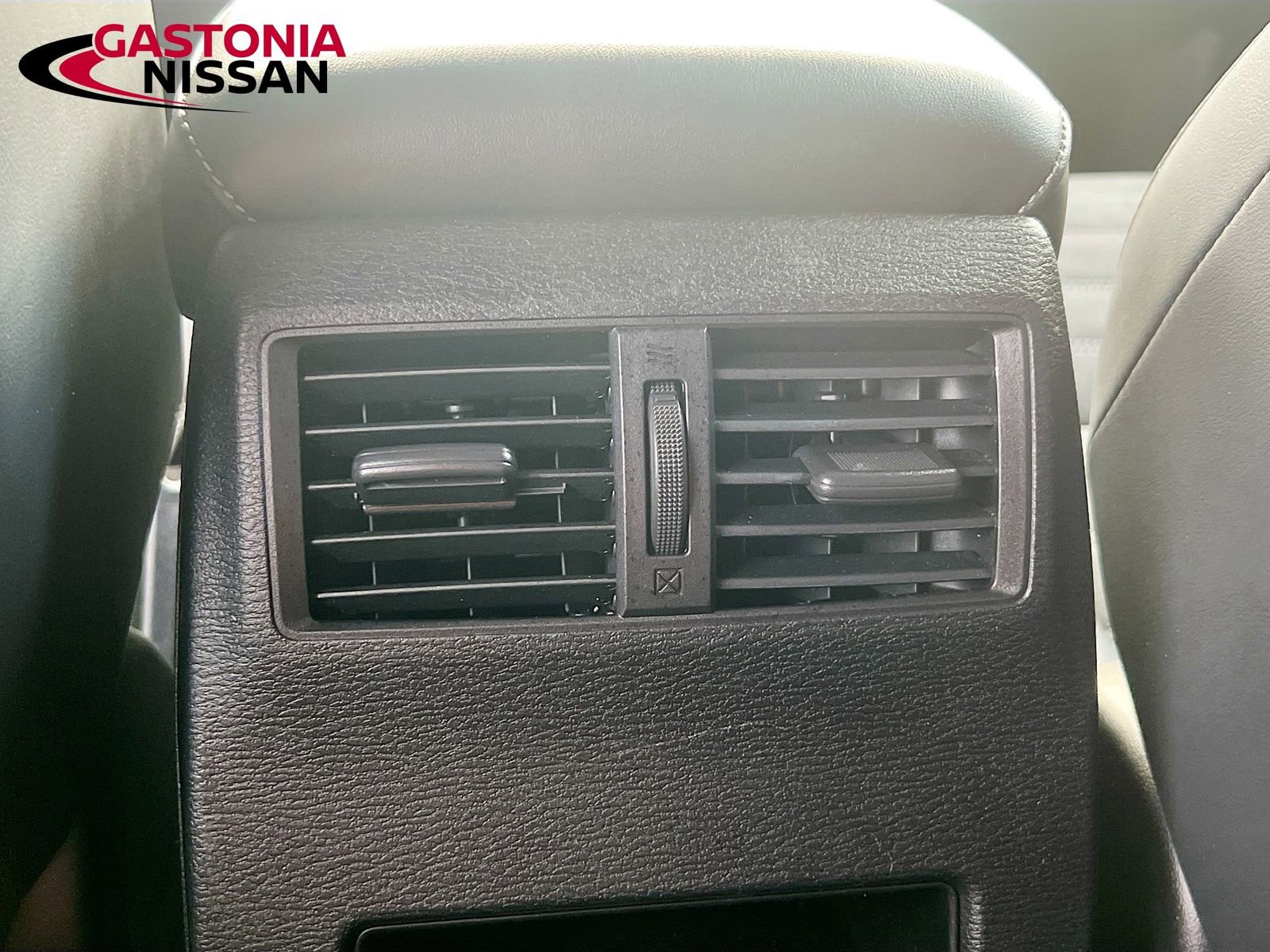 Used 2024 Mitsubishi Outlander SE image 34