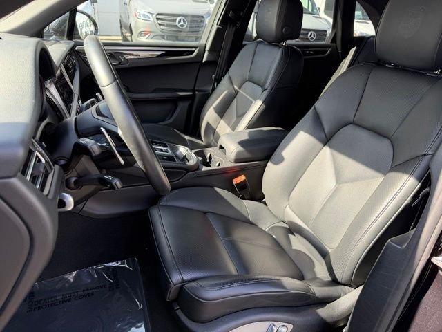 Used 2025 Porsche Macan AWD/4WD image 5