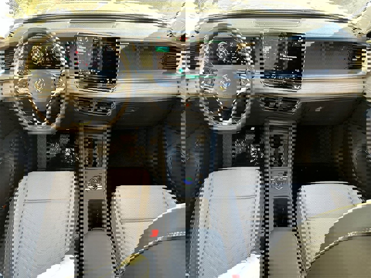 New 2026 Volkswagen Tiguan SE image 11