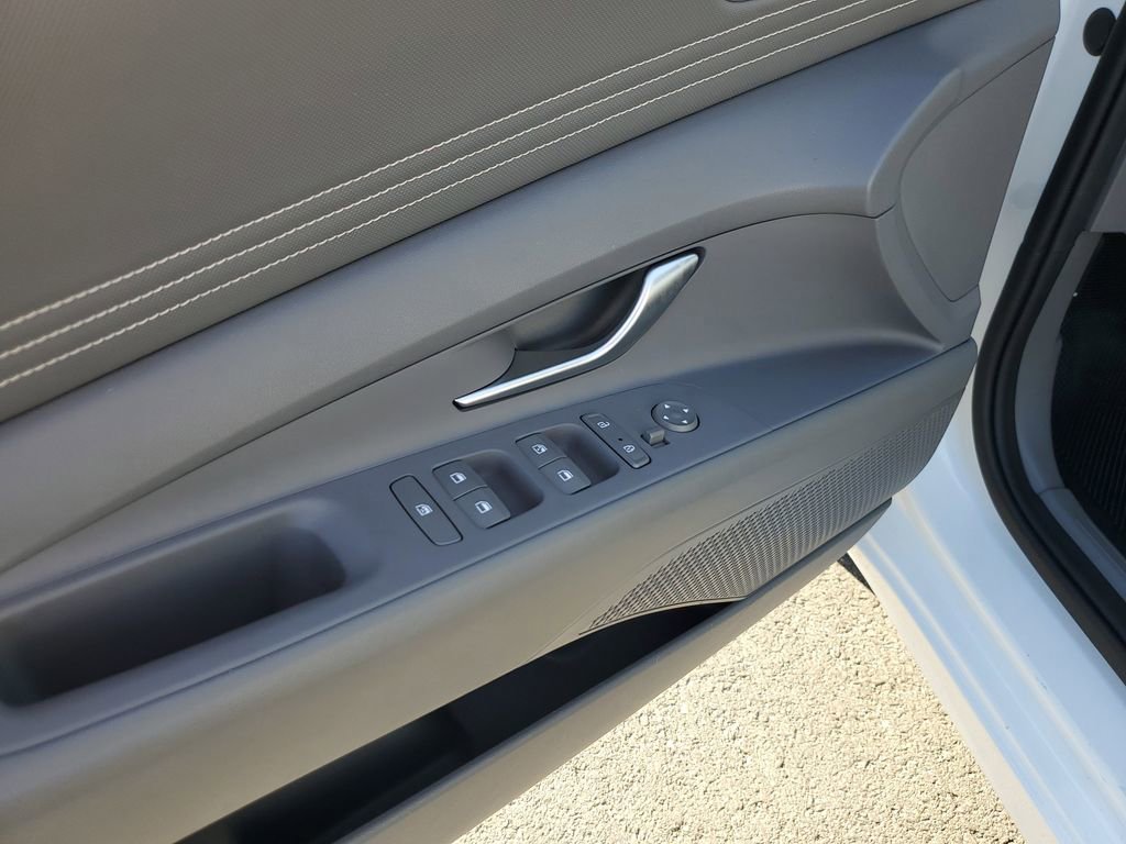 Used 2022 Hyundai Elantra SEL w/ Convenience Package image 16