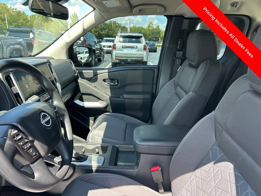 Used 2025 Nissan Frontier SV RWD image 2