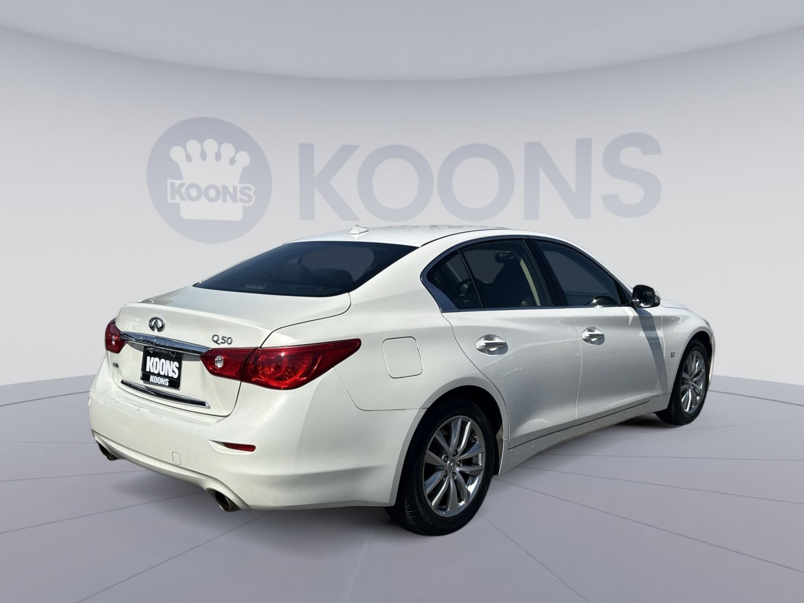 Used 2015 INFINITI Q50 Premium w/ Navigation Package image 7