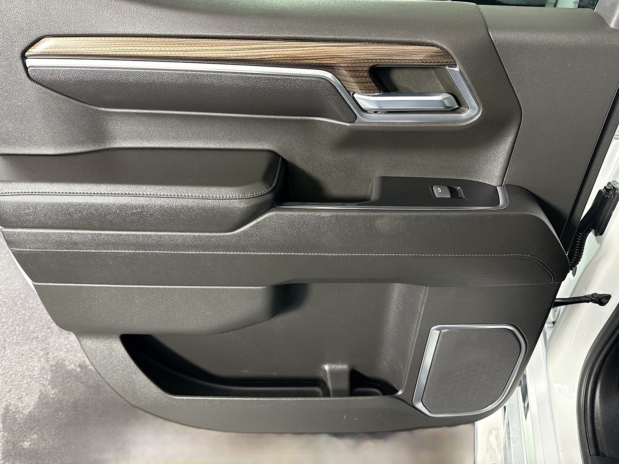 Used 2023 Chevrolet Silverado 1500 LT AWD/4WD image 25