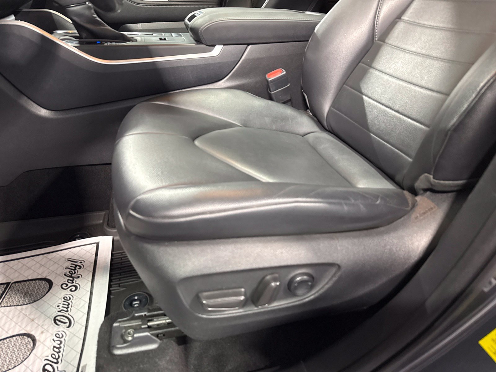 Used 2020 Toyota Highlander XLE AWD/4WD image 28
