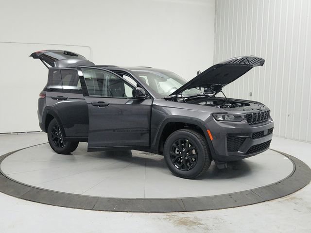 New 2026 Jeep Grand Cherokee Altitude AWD/4WD image 9