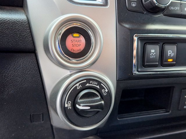 Used 2018 Nissan Titan SV w/ SV Convenience Package AWD/4WD image 21