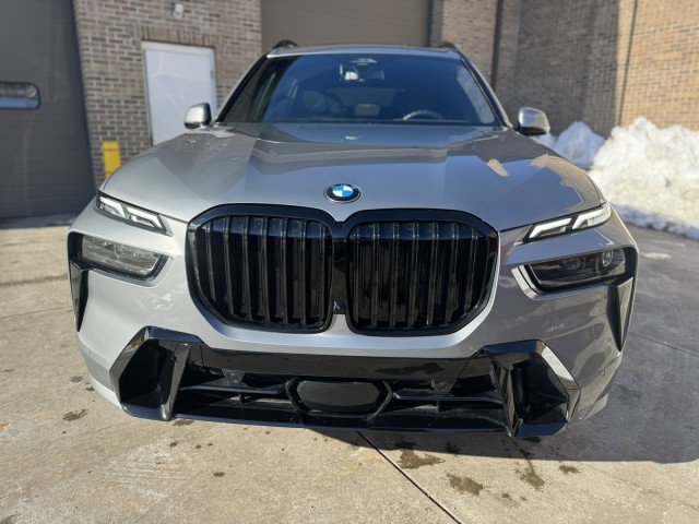 Used 2024 BMW X7 xDrive40i w/ M Sport Package image 9