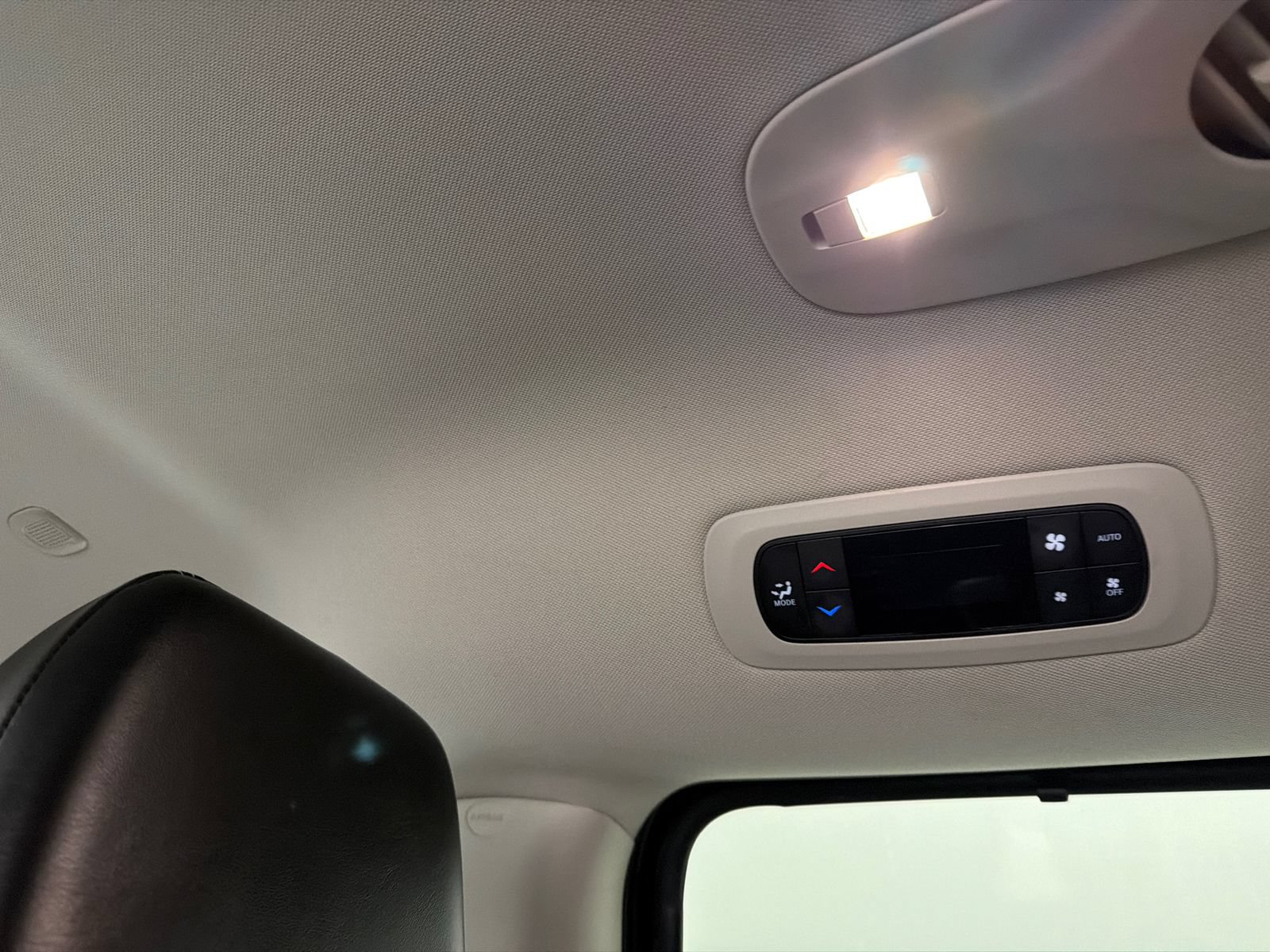 Used 2024 Chrysler Pacifica Touring-L FWD image 19