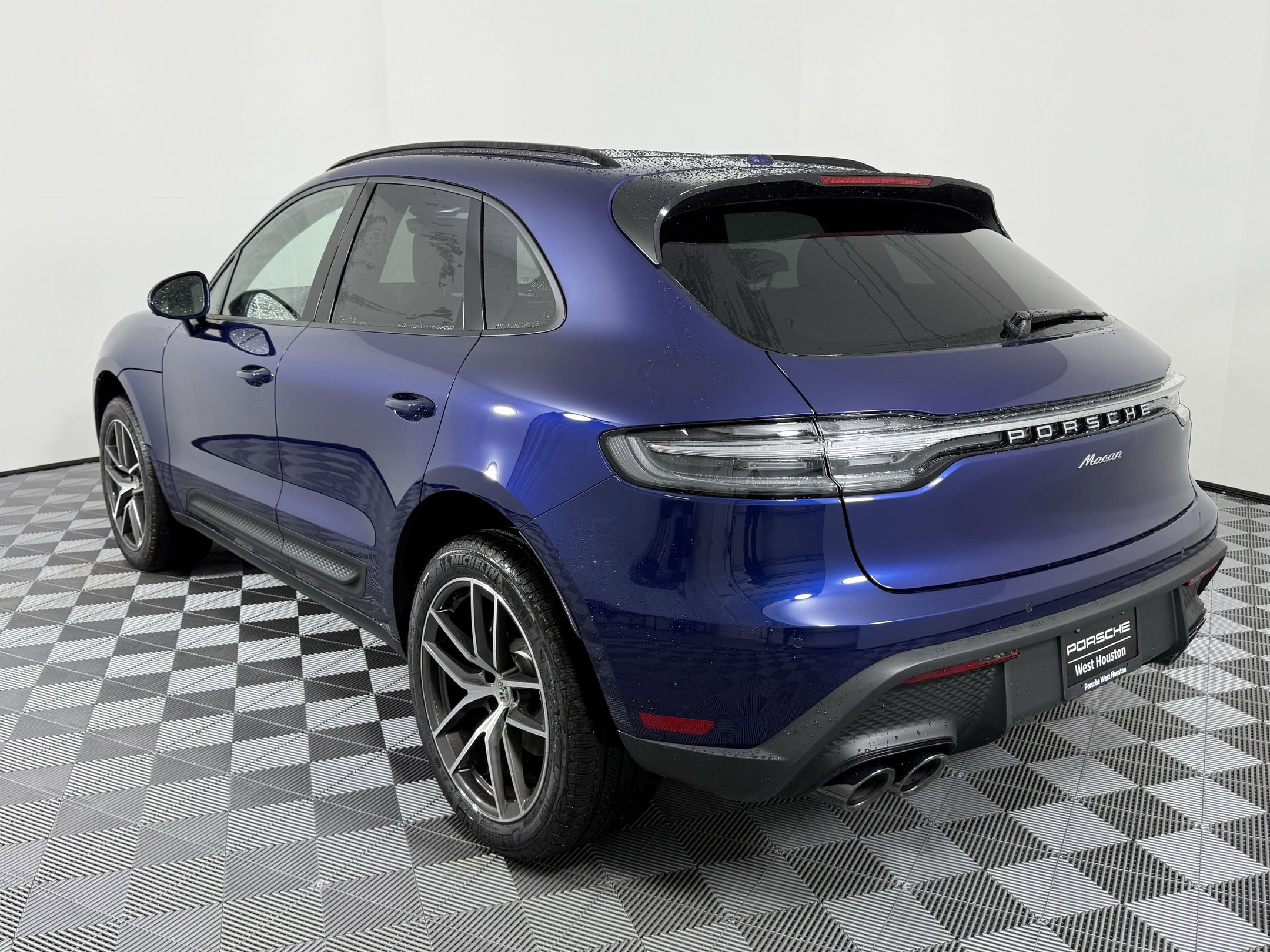 New 2025 Porsche Macan image 3