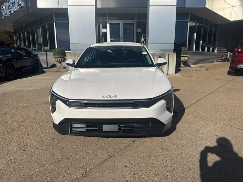 New 2025 Kia K4 LXS image 2