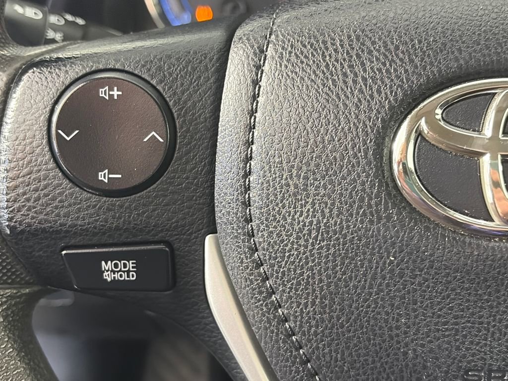 Used 2019 Toyota Corolla LE FWD image 17