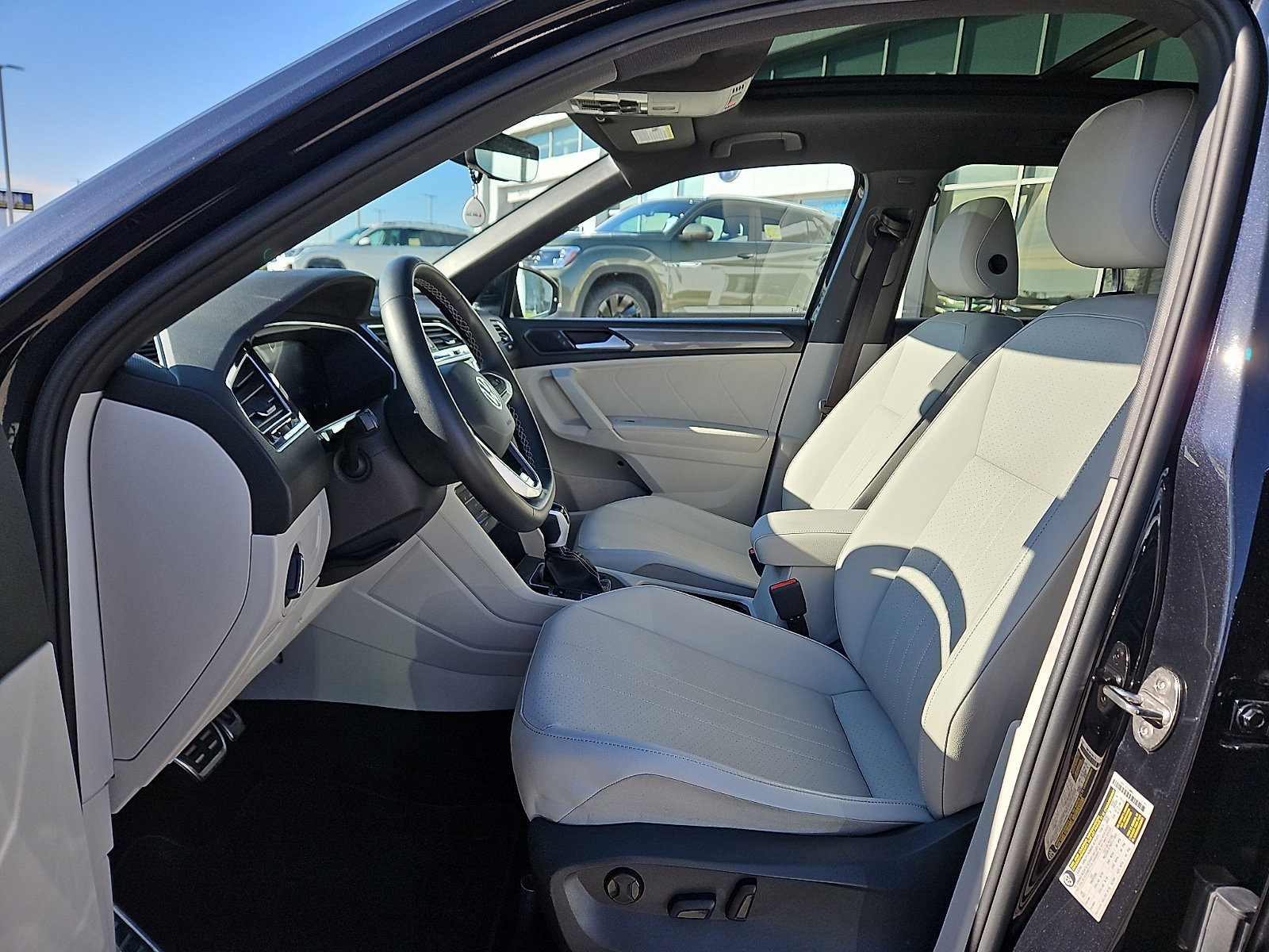 Certified 2023 Volkswagen Tiguan SE R-Line FWD image 10