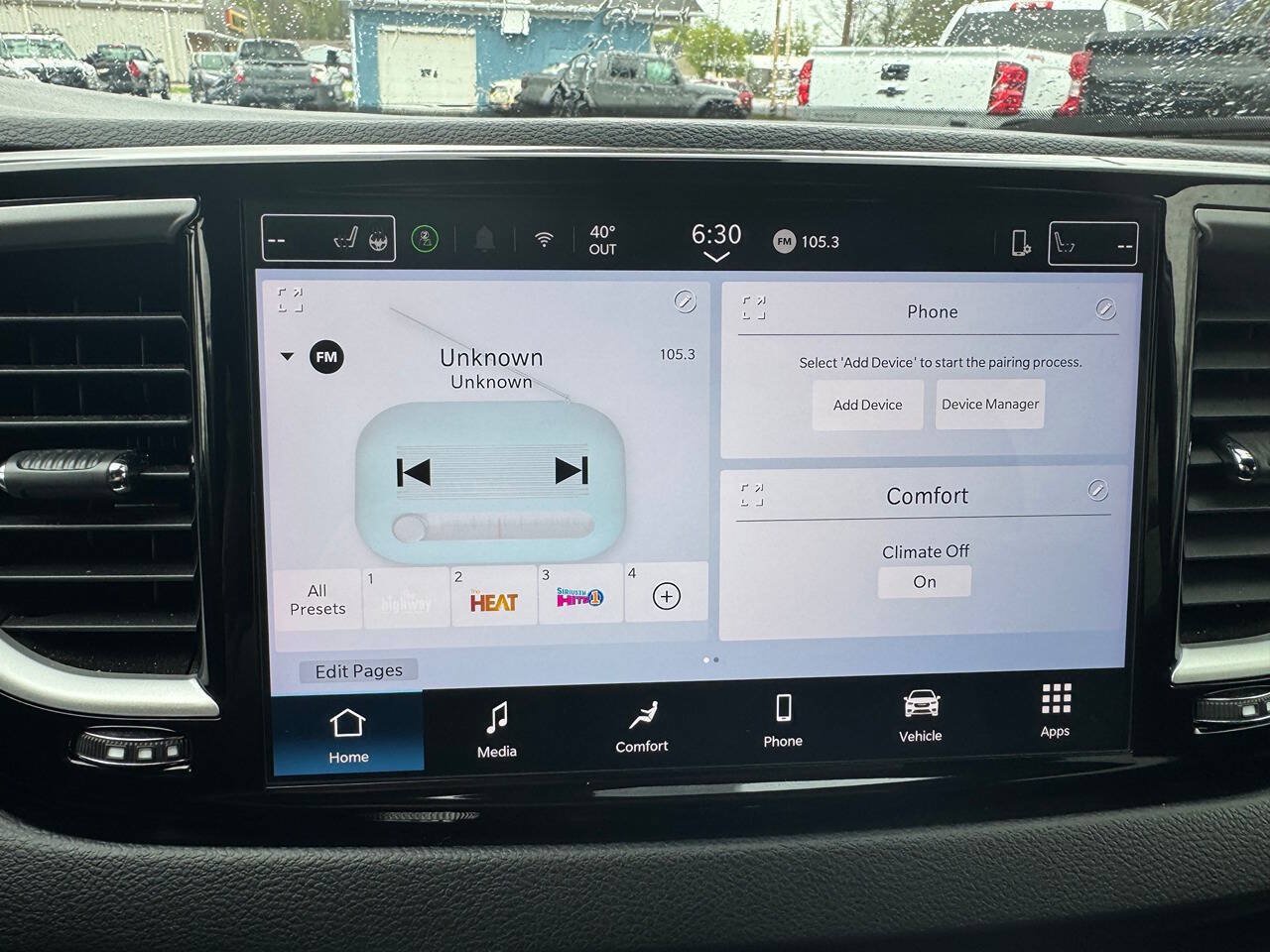 Used 2025 Chrysler Pacifica Select FWD image 13