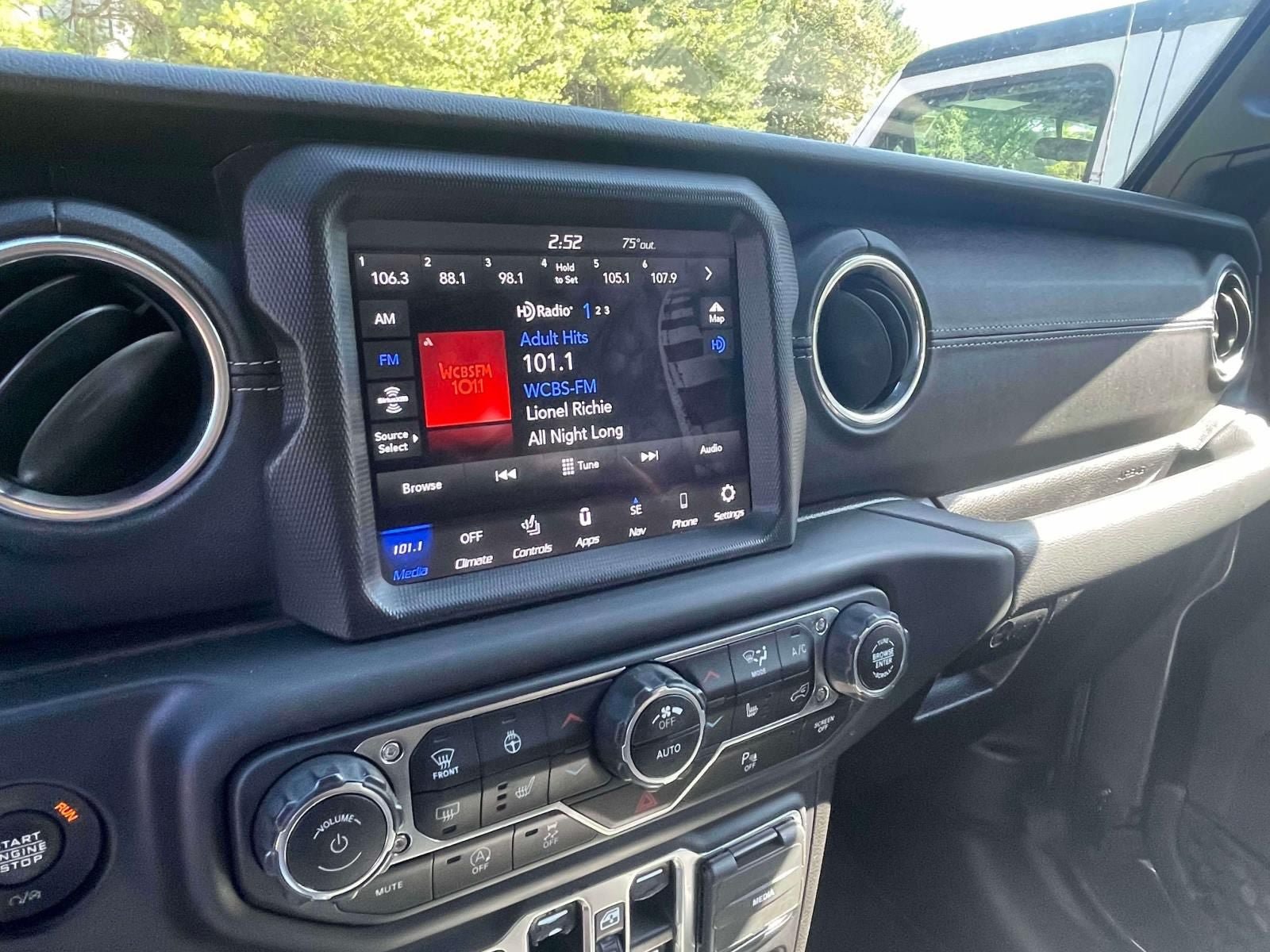 Used 2021 Jeep Wrangler Unlimited Sahara AWD/4WD image 28