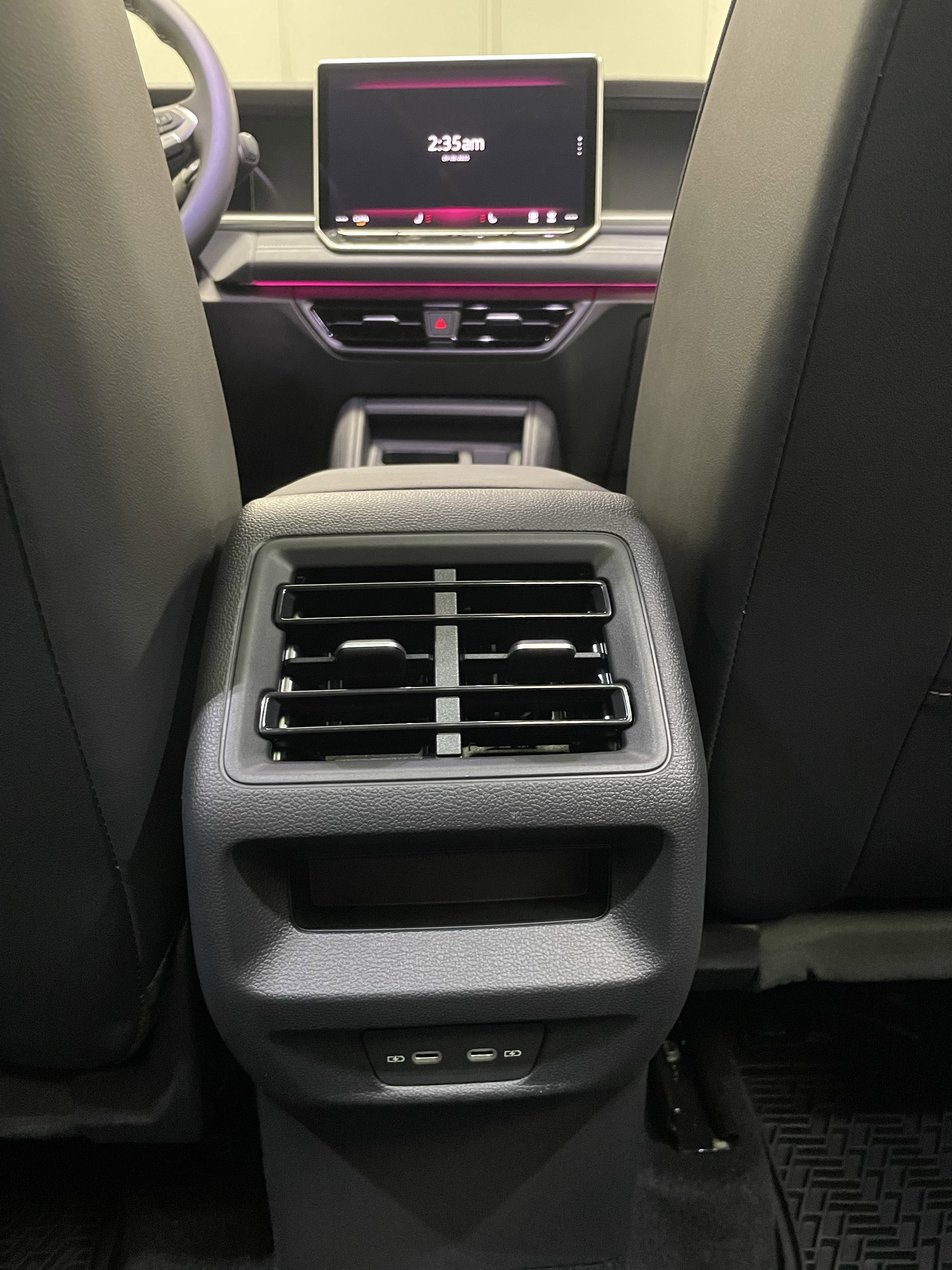 New 2025 Volkswagen Tiguan SE image 18