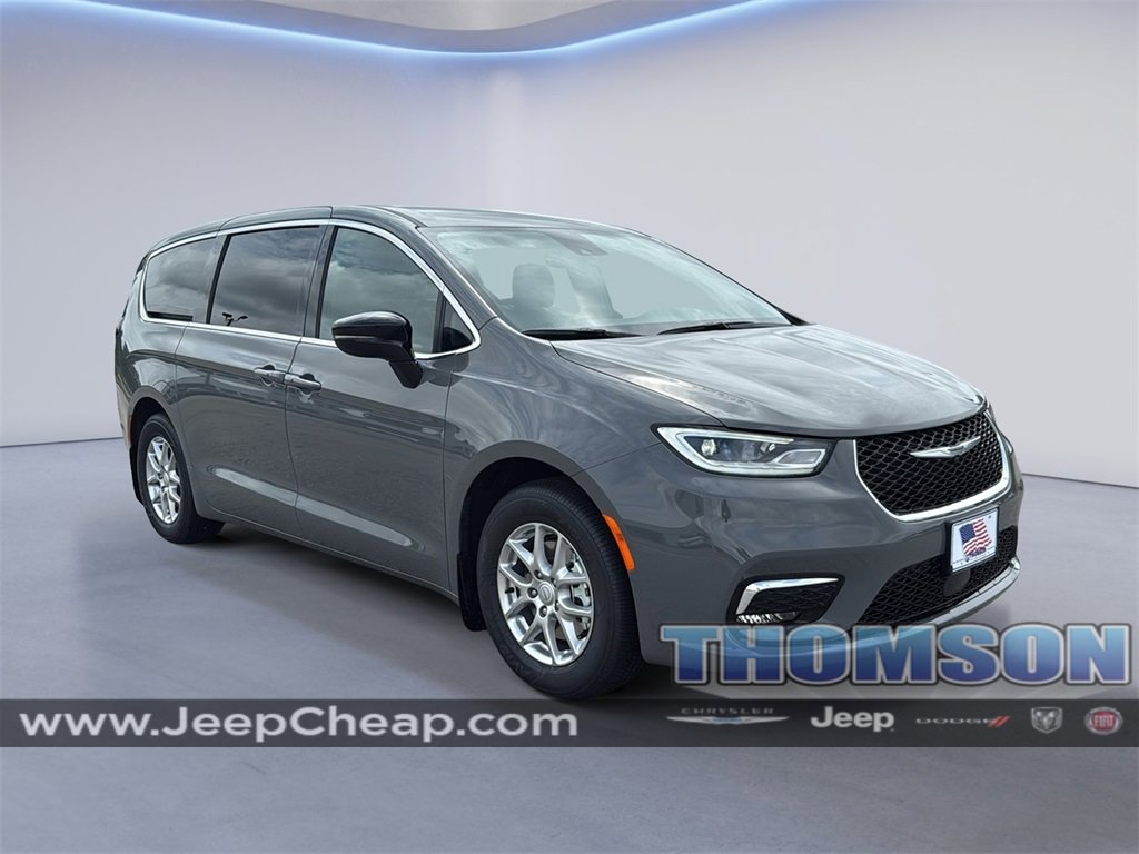 New 2025 Chrysler Pacifica Select