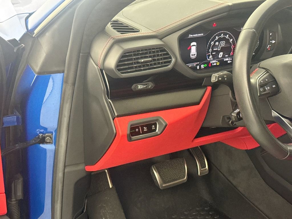 Used 2022 Lamborghini Urus AWD/4WD image 10