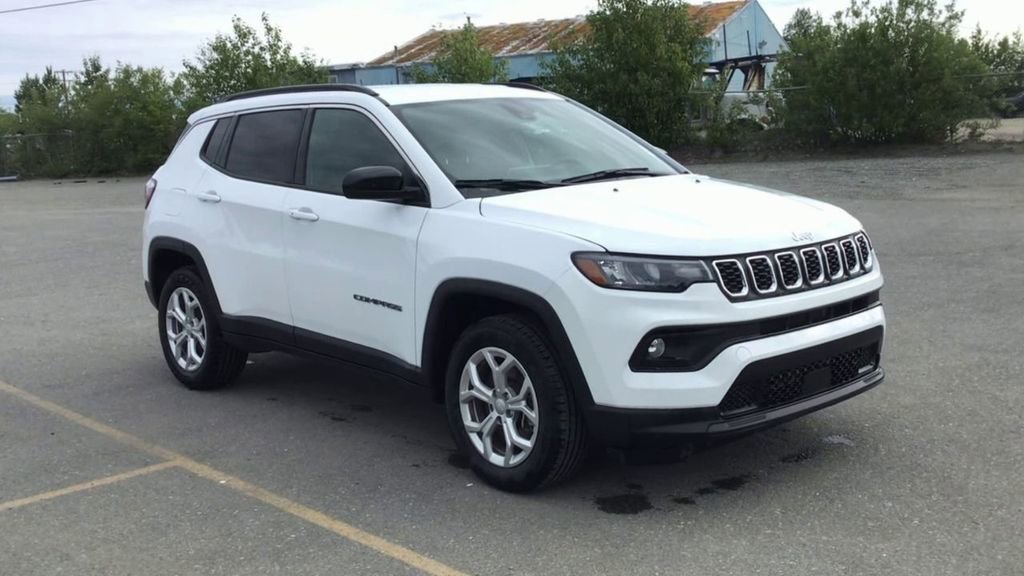Used 2024 Jeep Compass Latitude image 2