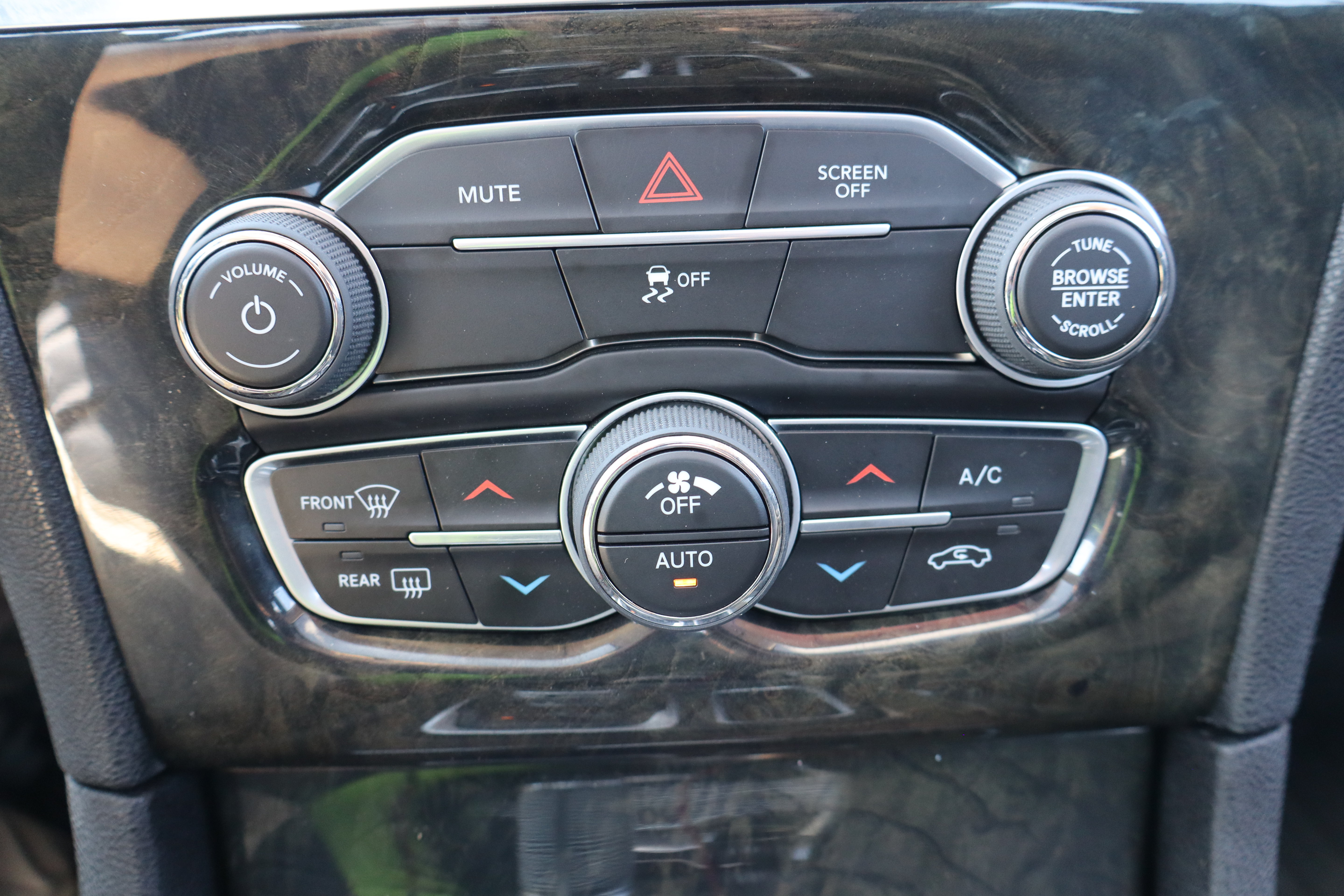Used 2017 Chrysler 300 C AWD/4WD image 23