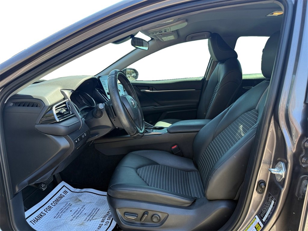 Used 2023 Toyota Camry SE image 9