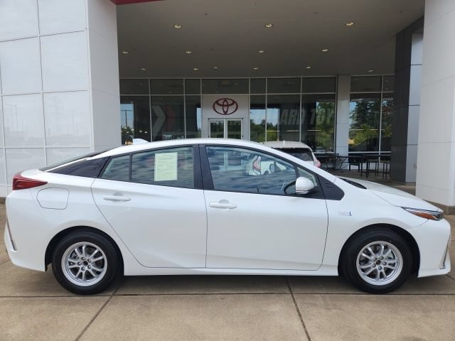 Used 2022 Toyota Prius Prime LE FWD image 3