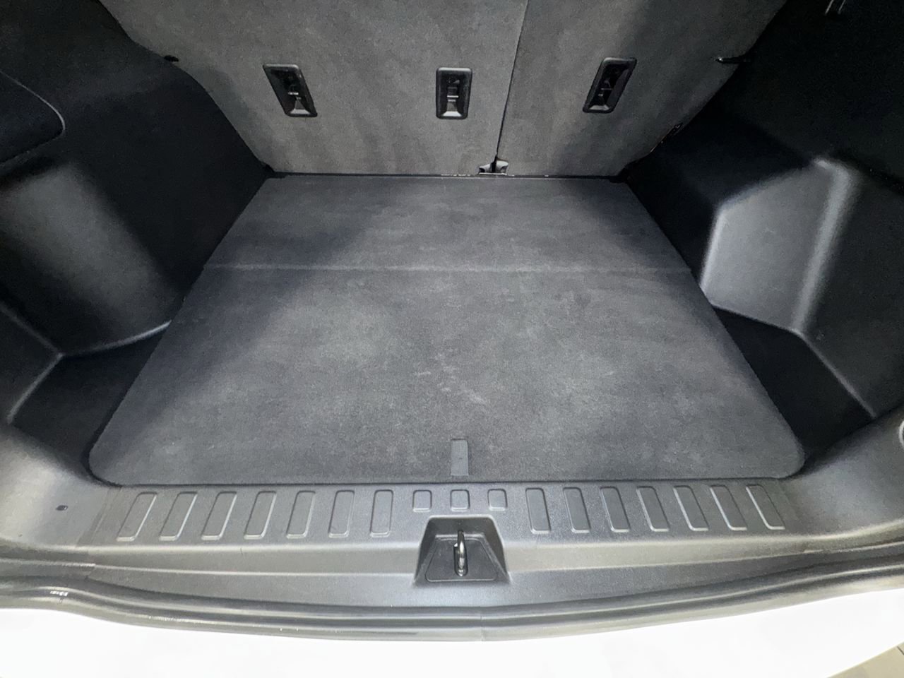 Used 2020 Chevrolet Equinox LS w/ LS Convenience Package image 29