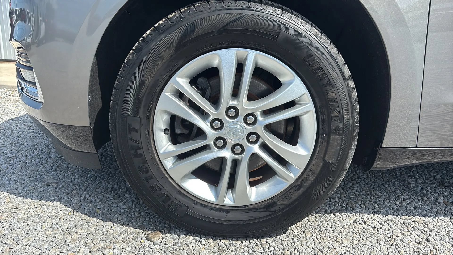 Used 2018 Buick Enclave Essence AWD/4WD image 14