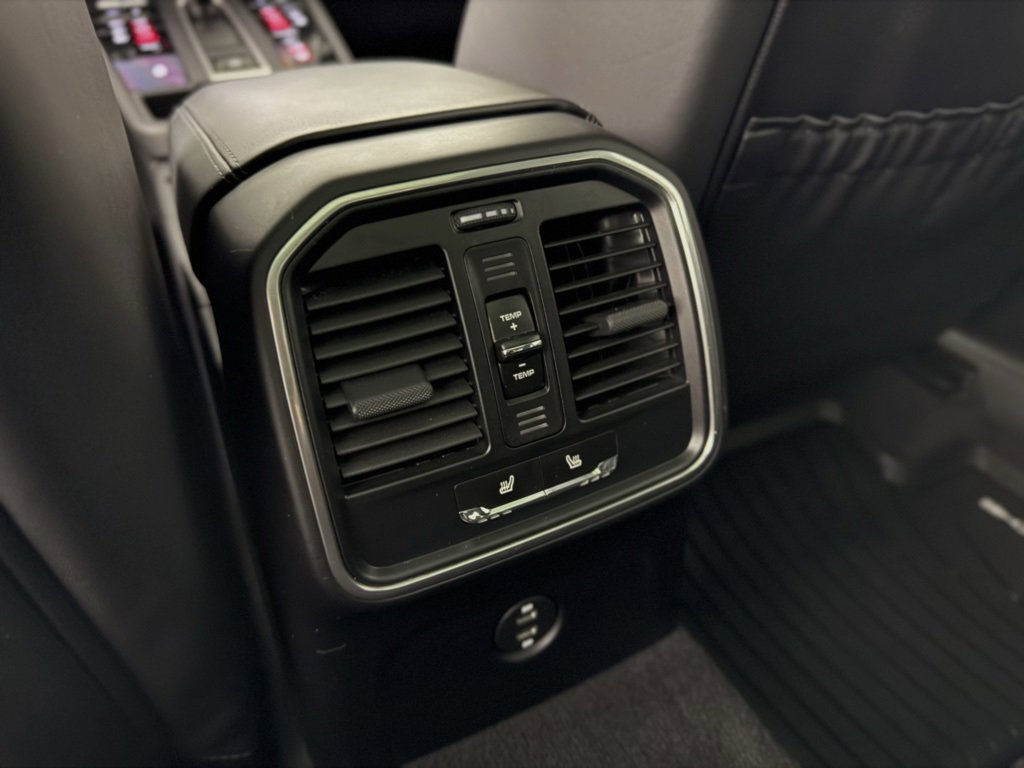 Certified 2025 Porsche Macan image 31