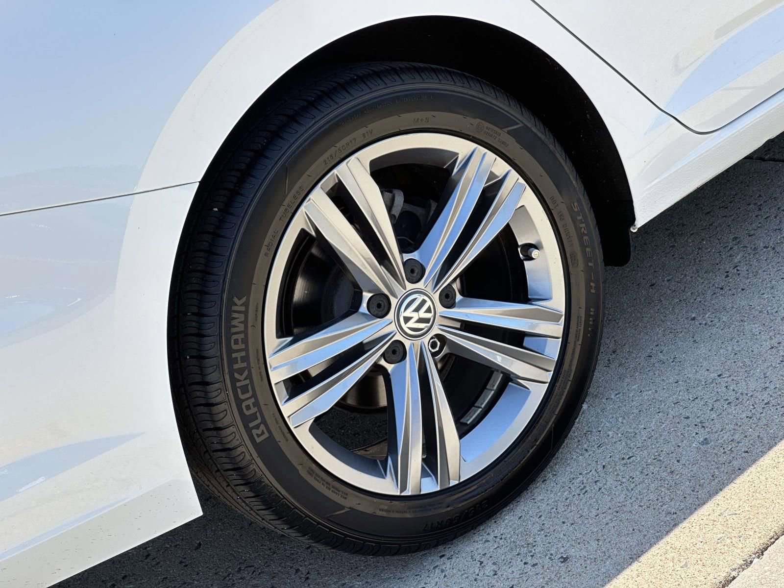 Used 2020 Volkswagen Jetta R-Line w/ R-Line Cold Weather Package image 7