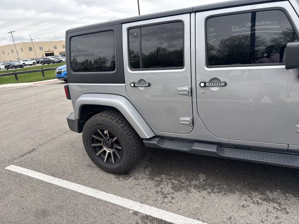 Used 2016 Jeep Wrangler Unlimited Sahara w/ Connectivity Group image 9