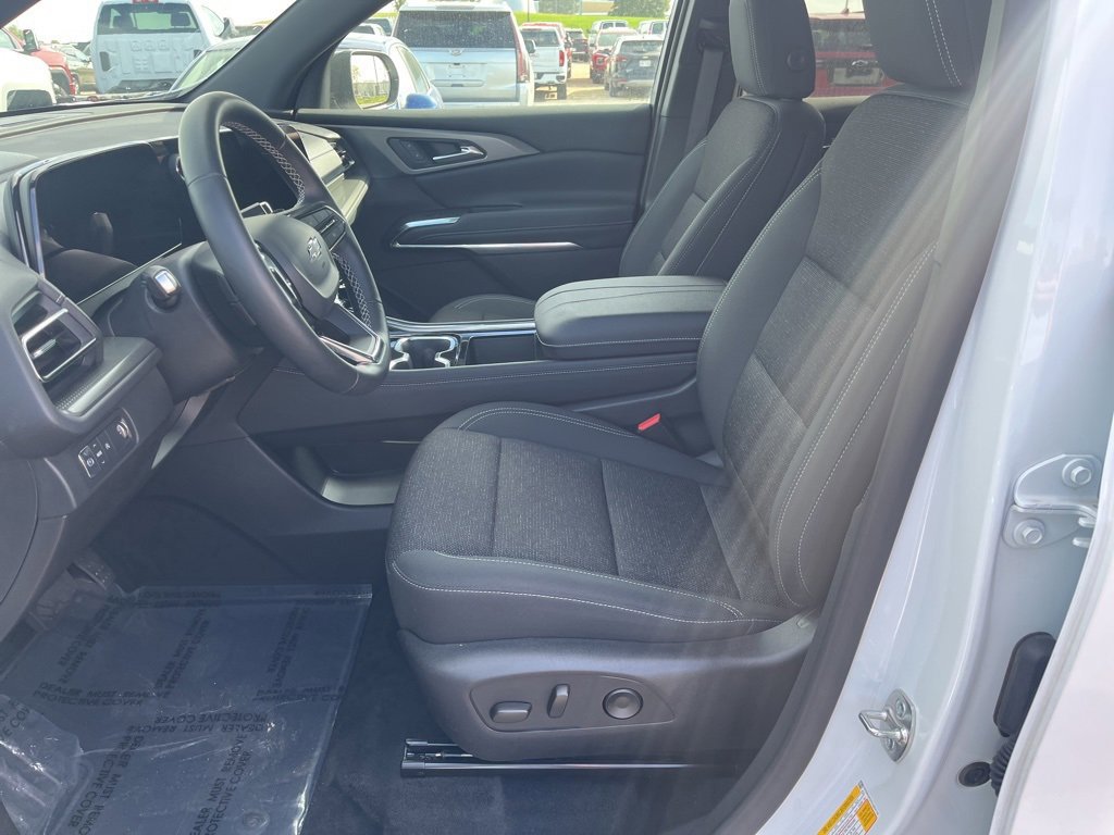 New 2025 Chevrolet Traverse LT w/ Midnight/Sport Edition image 11