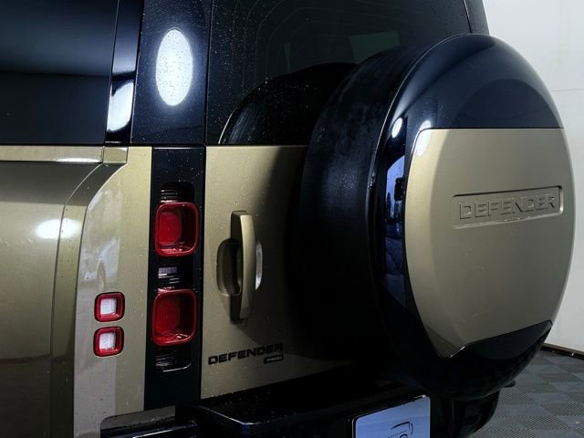 Used 2023 Land Rover Defender 130 X-Dynamic SE image 15