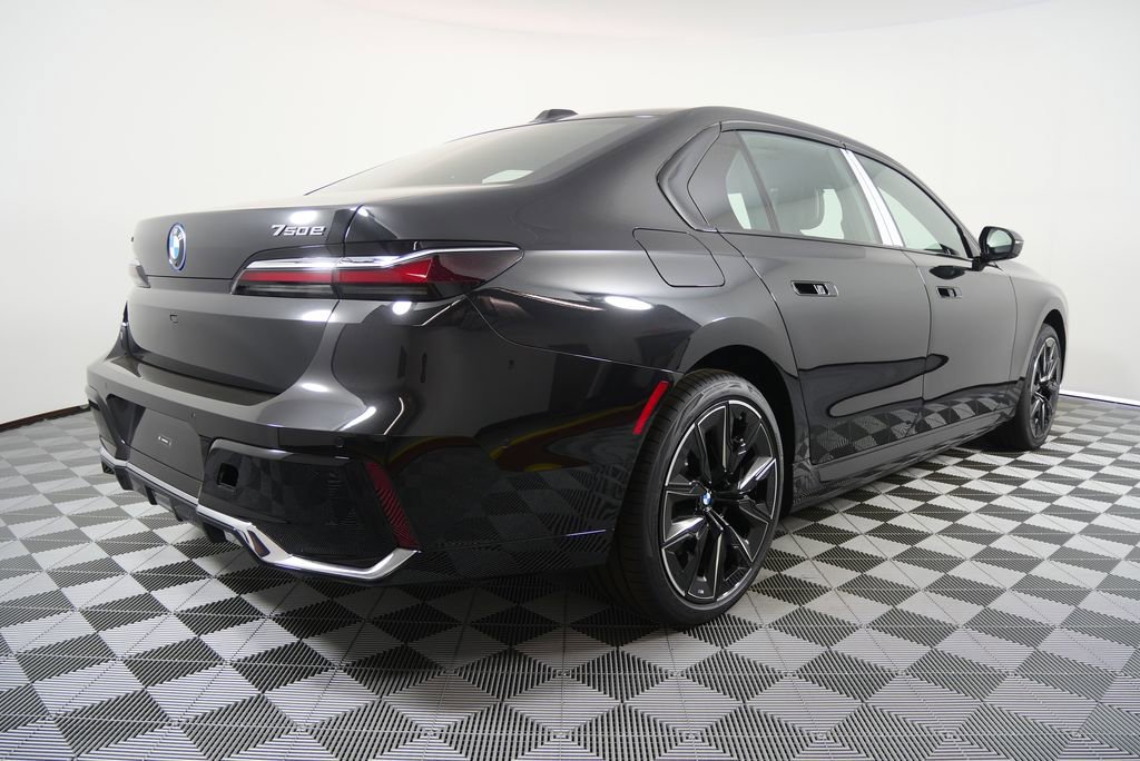 New 2026 BMW 750e xDrive w/ Executive Package image 3