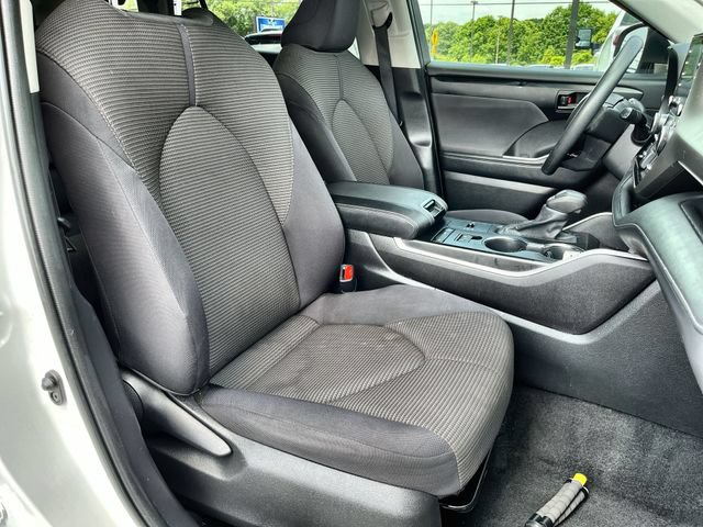 Used 2021 Toyota Highlander L FWD image 27